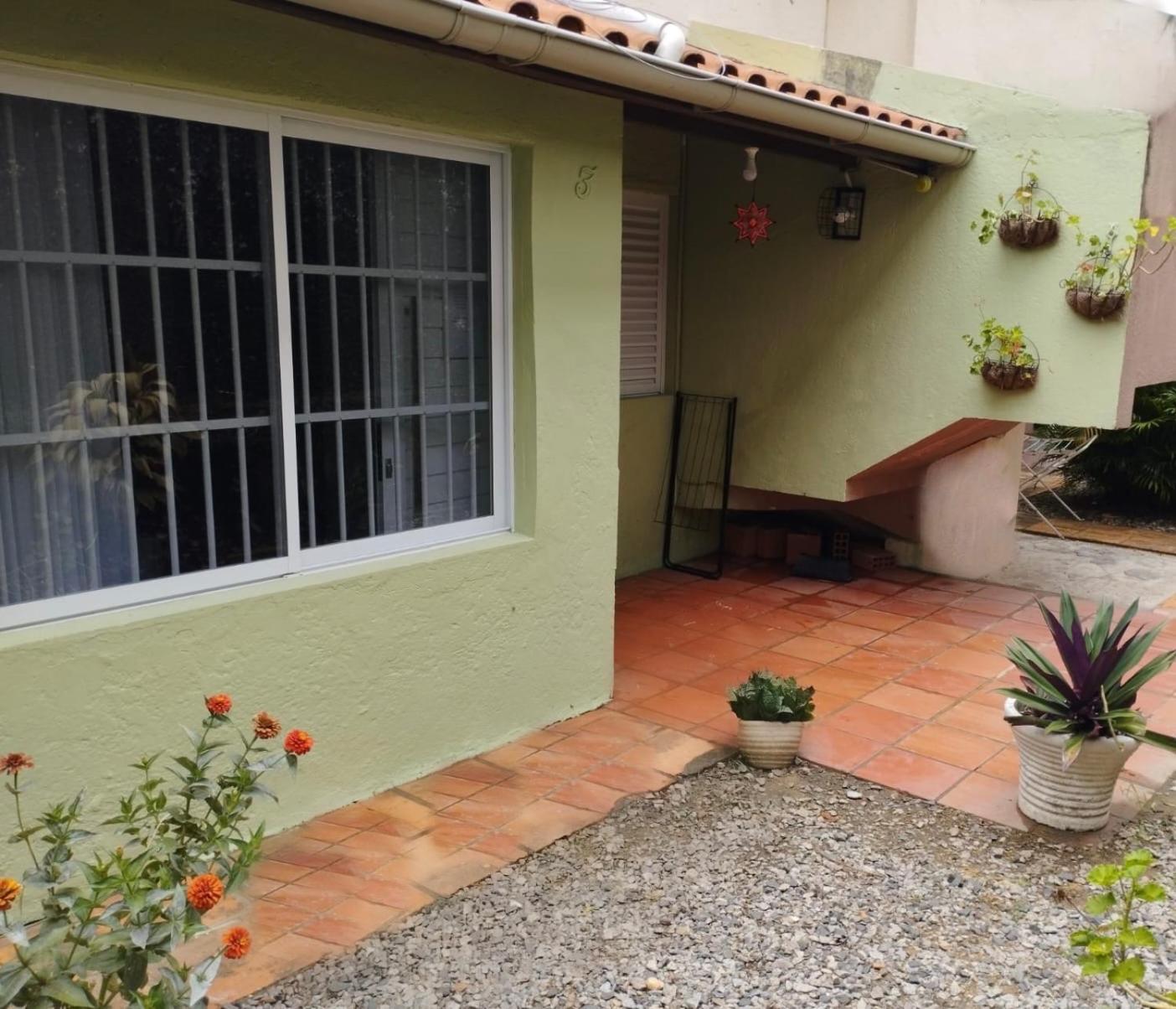 Charmoso Apto Com Clima De Casa Em Canasvieiras フロリアノポリス エクステリア 写真